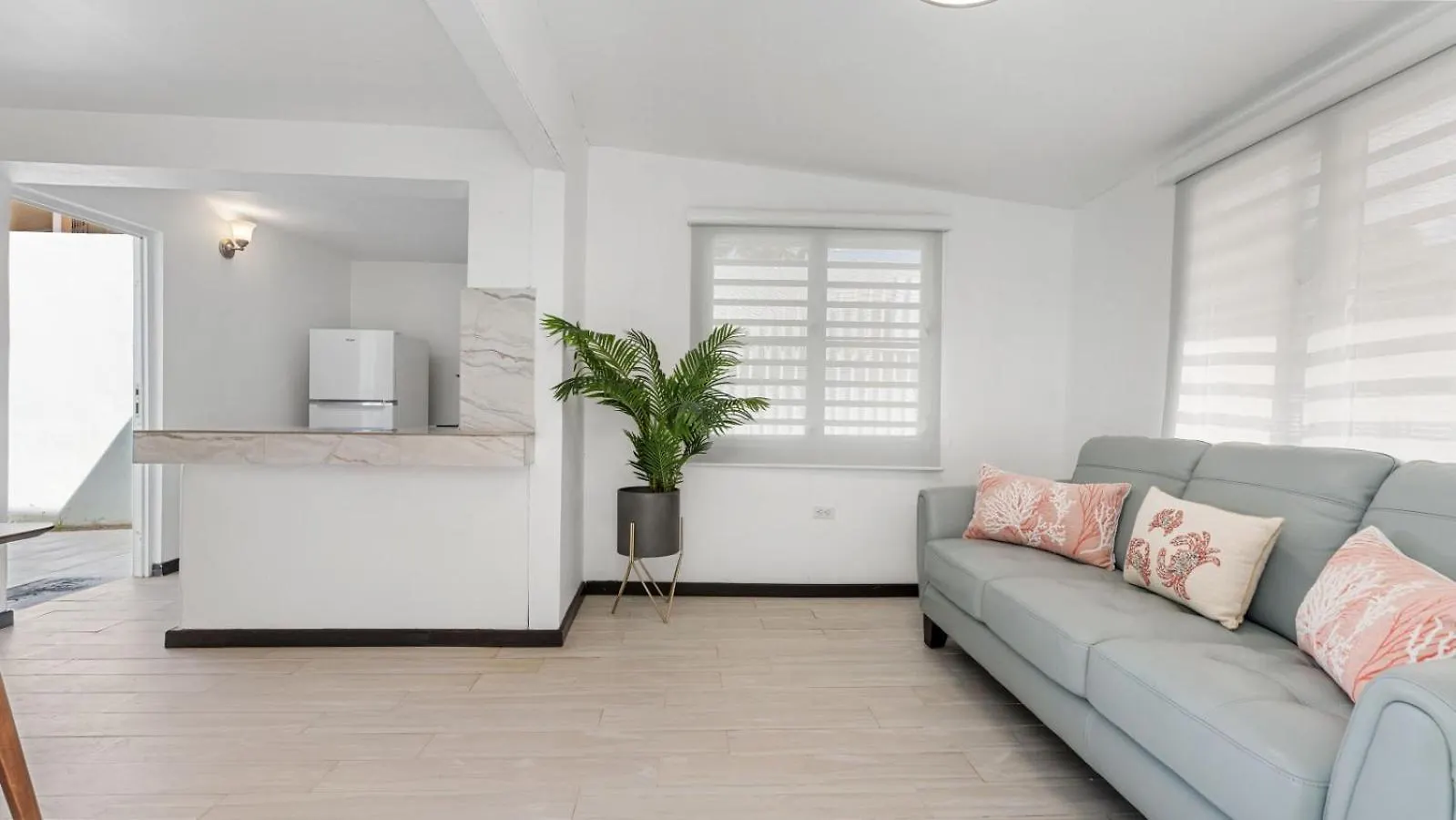 Danielas Beachfront Apartment Rincón