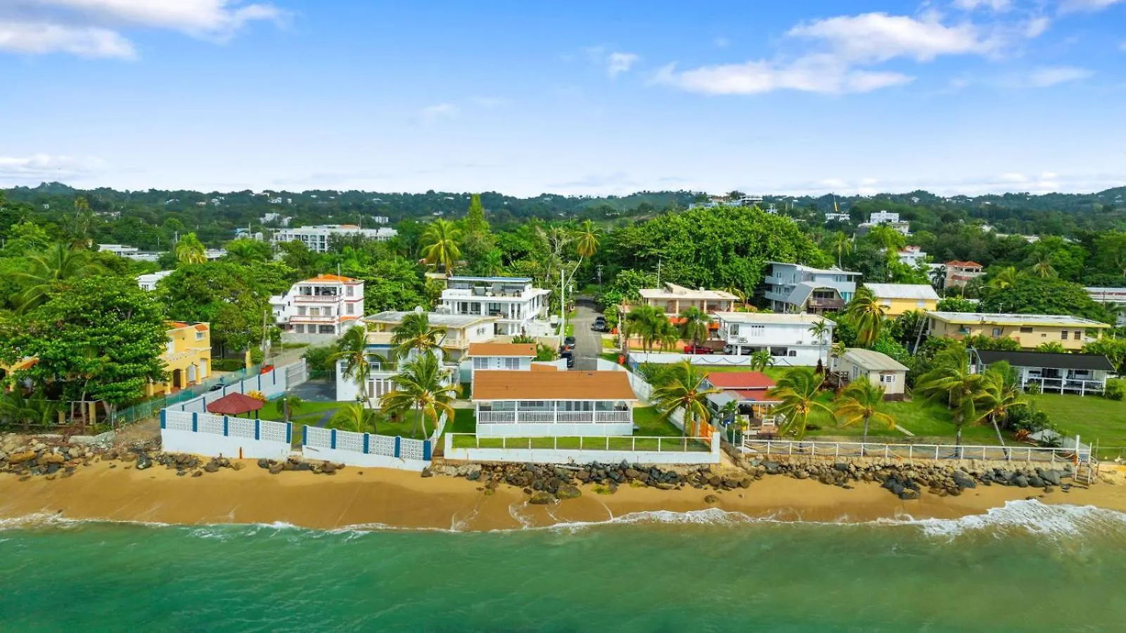 Danielas Beachfront Apartment Rincón